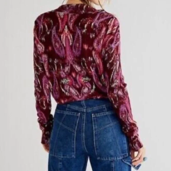 Free People Cherie ribbed v neck sweater in wine abstract swirl paisley print - Picture 3 of 8
